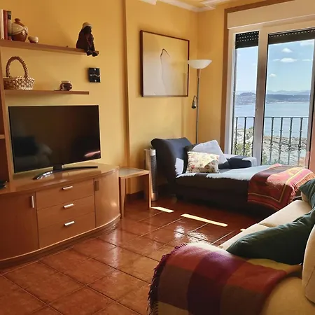 2 Bed Sleeps 4 - Two Tvs - Free Parking *