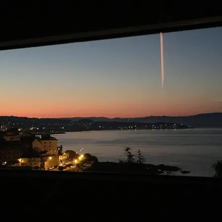 2 Bed Sleeps 4 - Two Tvs - Free Parking Portonovo