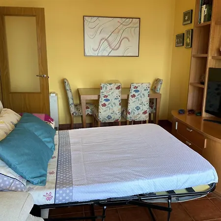 2 Bed Sleeps 4 - Two Tvs - Free Parking *