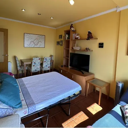 2 Bed Sleeps 4 - Two Tvs - Free Parking