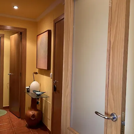 2 Bed Sleeps 4 - Two Tvs - Free Parking Apartamento *
