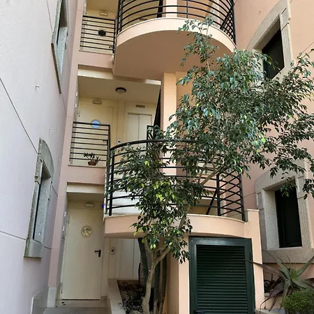 Appartement 2 Bed Sleeps 4 - Two Tvs - Free Parking *