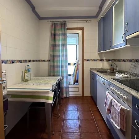 2 Bed Sleeps 4 - Two Tvs - Free Parking Apartamento Portonovo