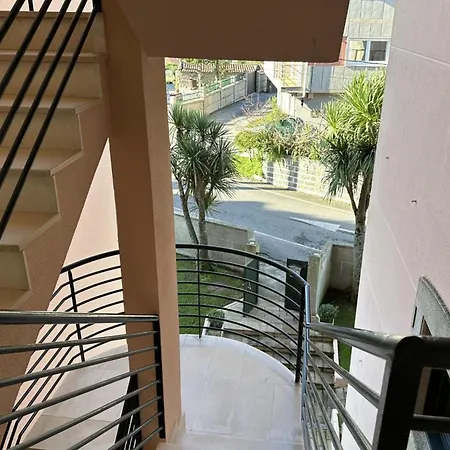 2 Bed Sleeps 4 - Two Tvs - Free Parking * Portonovo