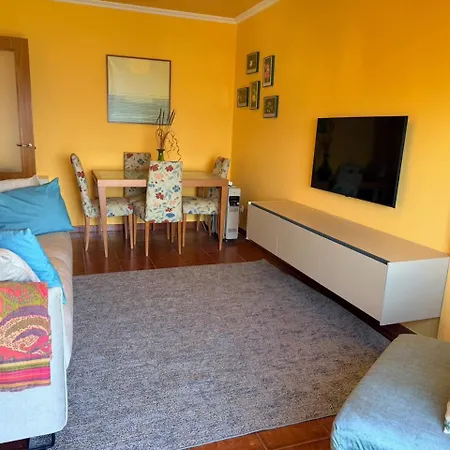 2 Bed Sleeps 4 - Two Tvs - Free Parking Apartamento