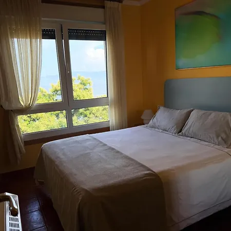2 Bed Sleeps 4 - Two Tvs - Free Parking * Portonovo