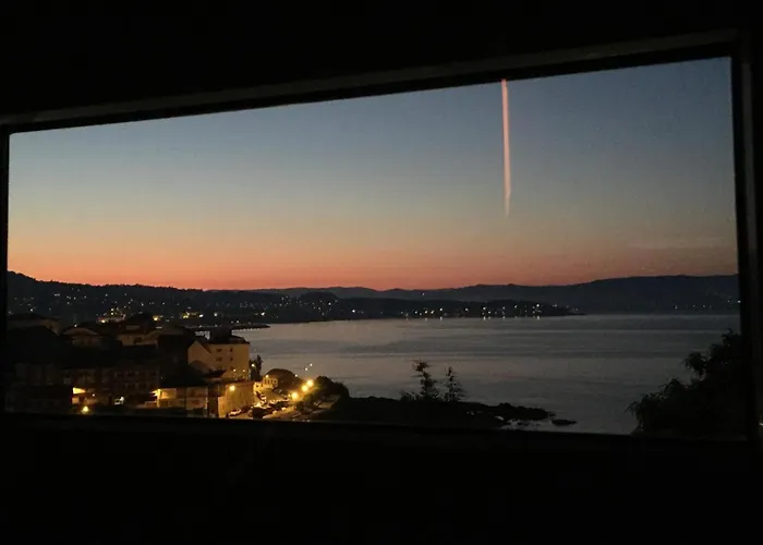 2 Bed Sleeps 4 - Two Tvs - Free Parking Portonovo