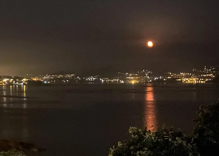 2 Bed Sleeps 4 - Two Tvs - Free Parking * Portonovo