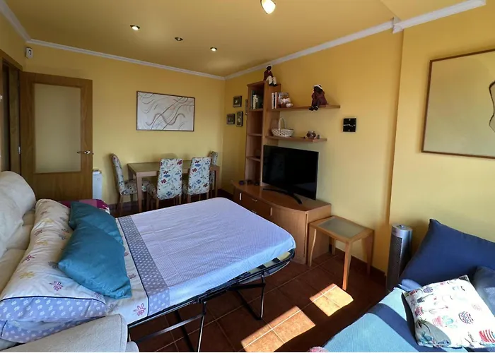 2 Bed Sleeps 4 - Two Tvs - Free Parking