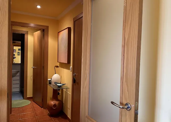 2 Bed Sleeps 4 - Two Tvs - Free Parking Appartement *