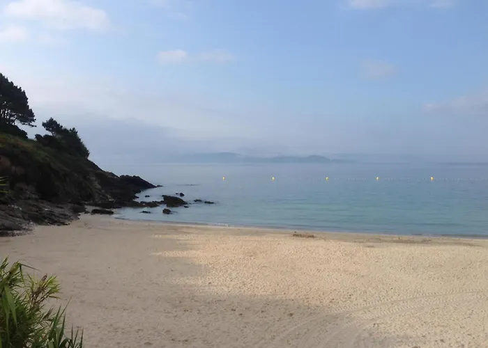 2 Bed Sleeps 4 - Two Tvs - Free Parking *